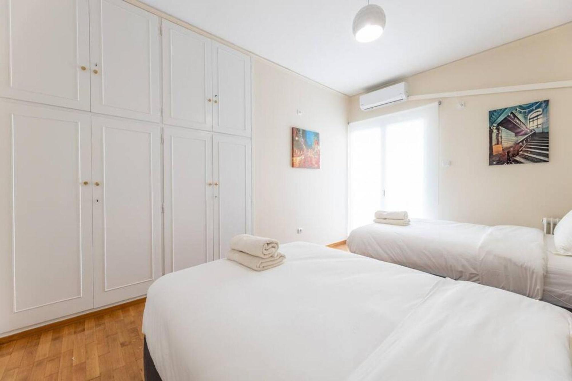 Amfitritis Family Lux Apartment At Palaio Faliro Athena Bagian luar foto