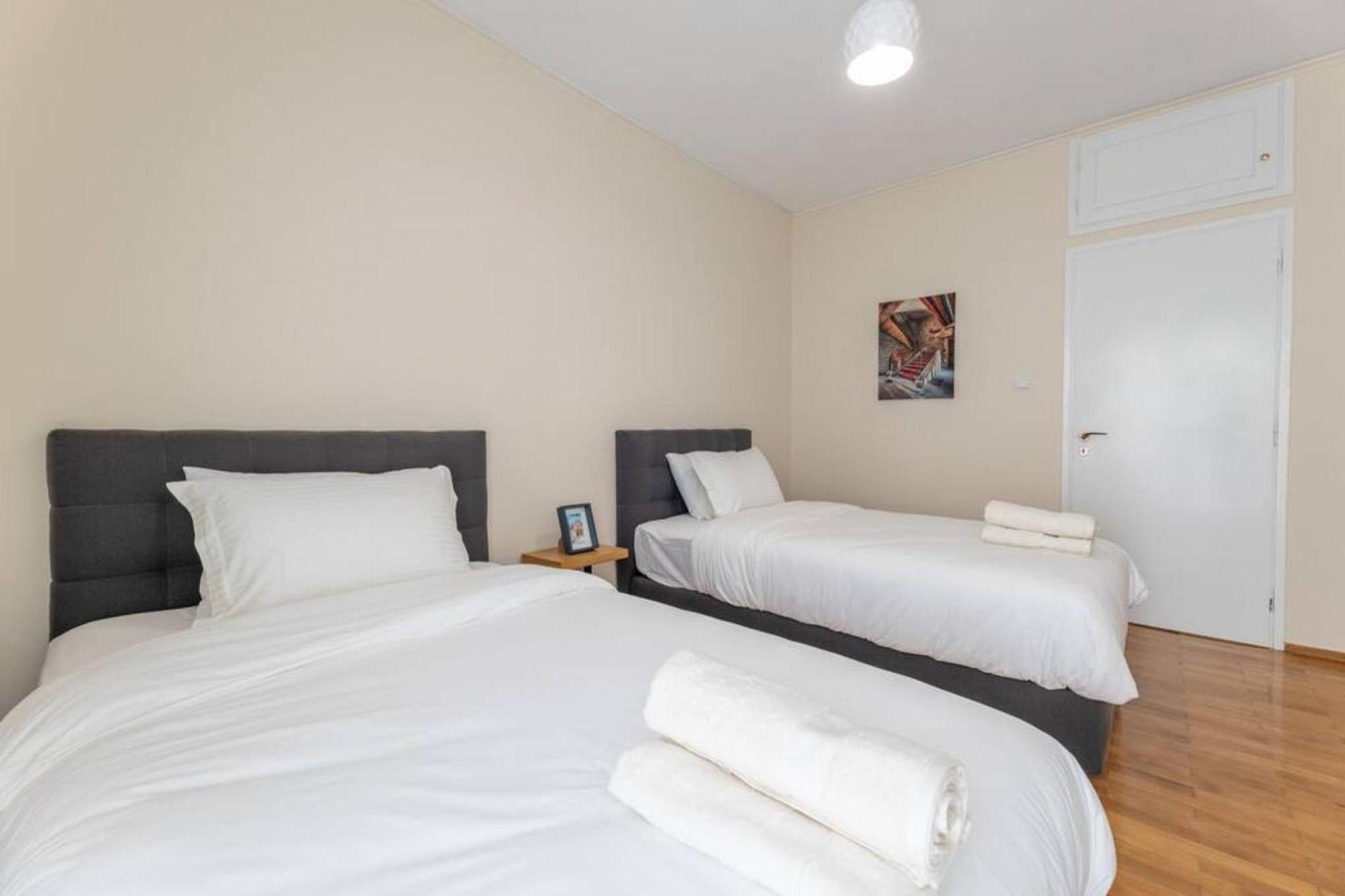 Amfitritis Family Lux Apartment At Palaio Faliro Athena Bagian luar foto