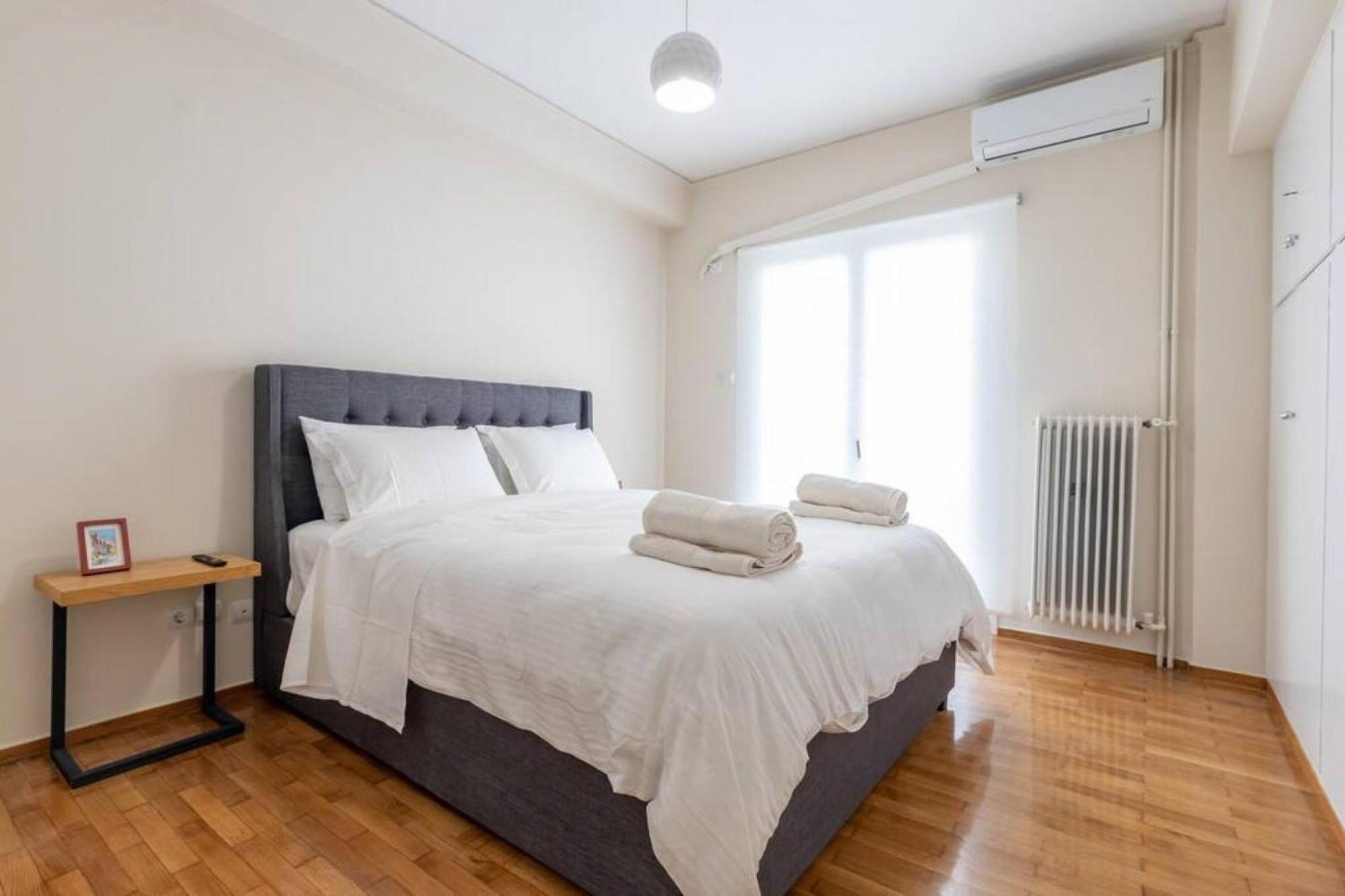 Amfitritis Family Lux Apartment At Palaio Faliro Athena Bagian luar foto