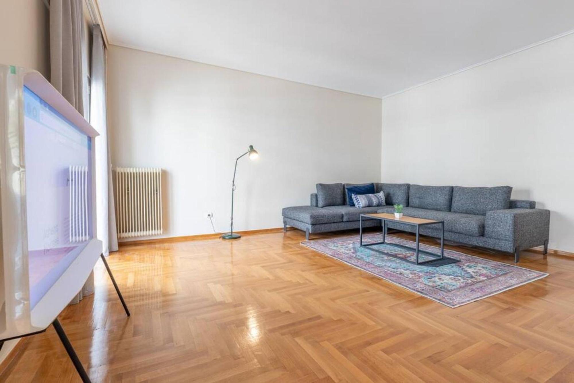 Amfitritis Family Lux Apartment At Palaio Faliro Athena Bagian luar foto