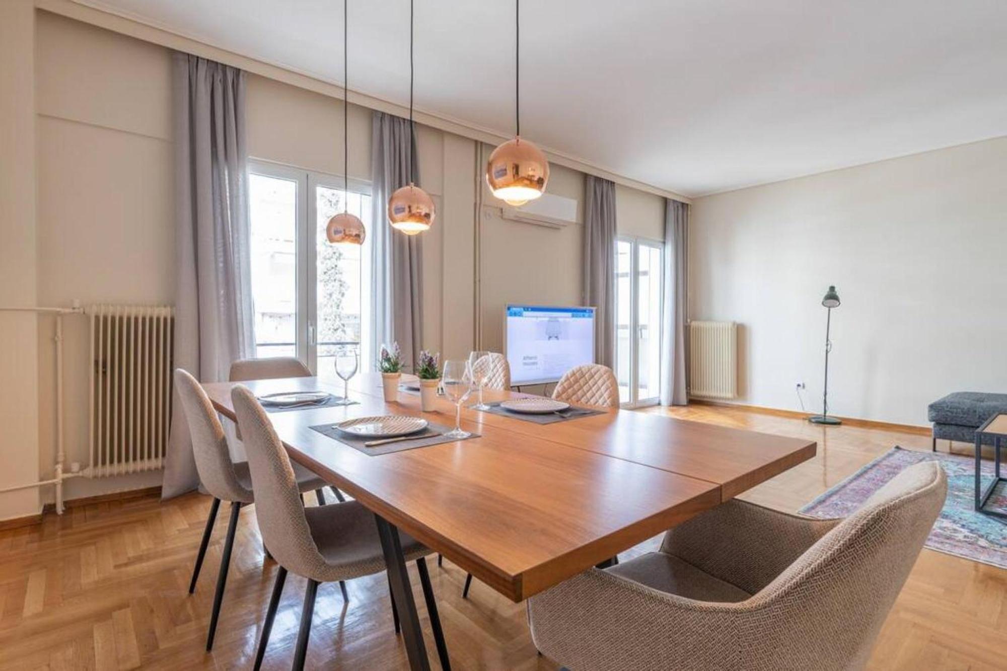 Amfitritis Family Lux Apartment At Palaio Faliro Athena Bagian luar foto