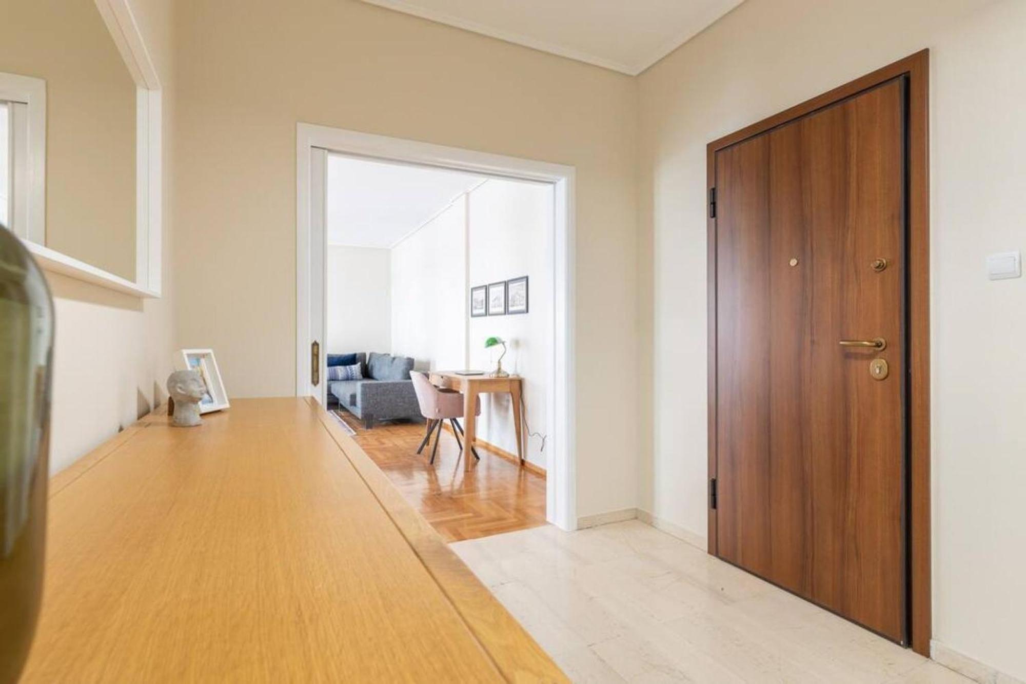 Amfitritis Family Lux Apartment At Palaio Faliro Athena Bagian luar foto