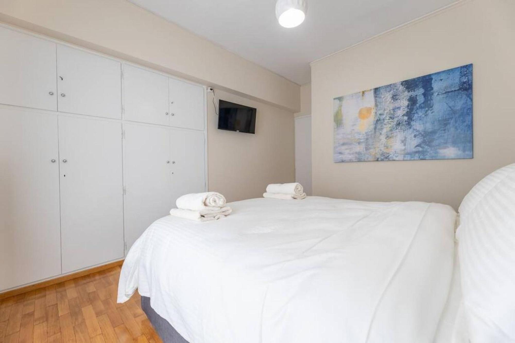 Amfitritis Family Lux Apartment At Palaio Faliro Athena Bagian luar foto