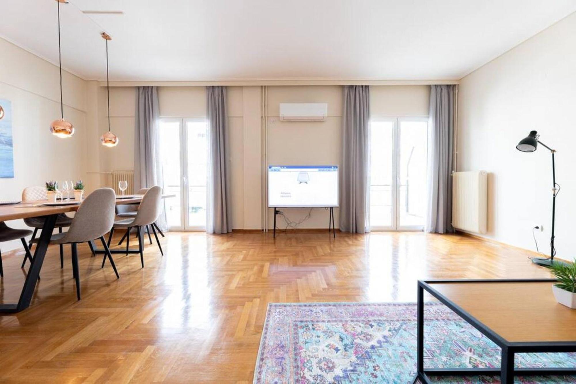 Amfitritis Family Lux Apartment At Palaio Faliro Athena Bagian luar foto
