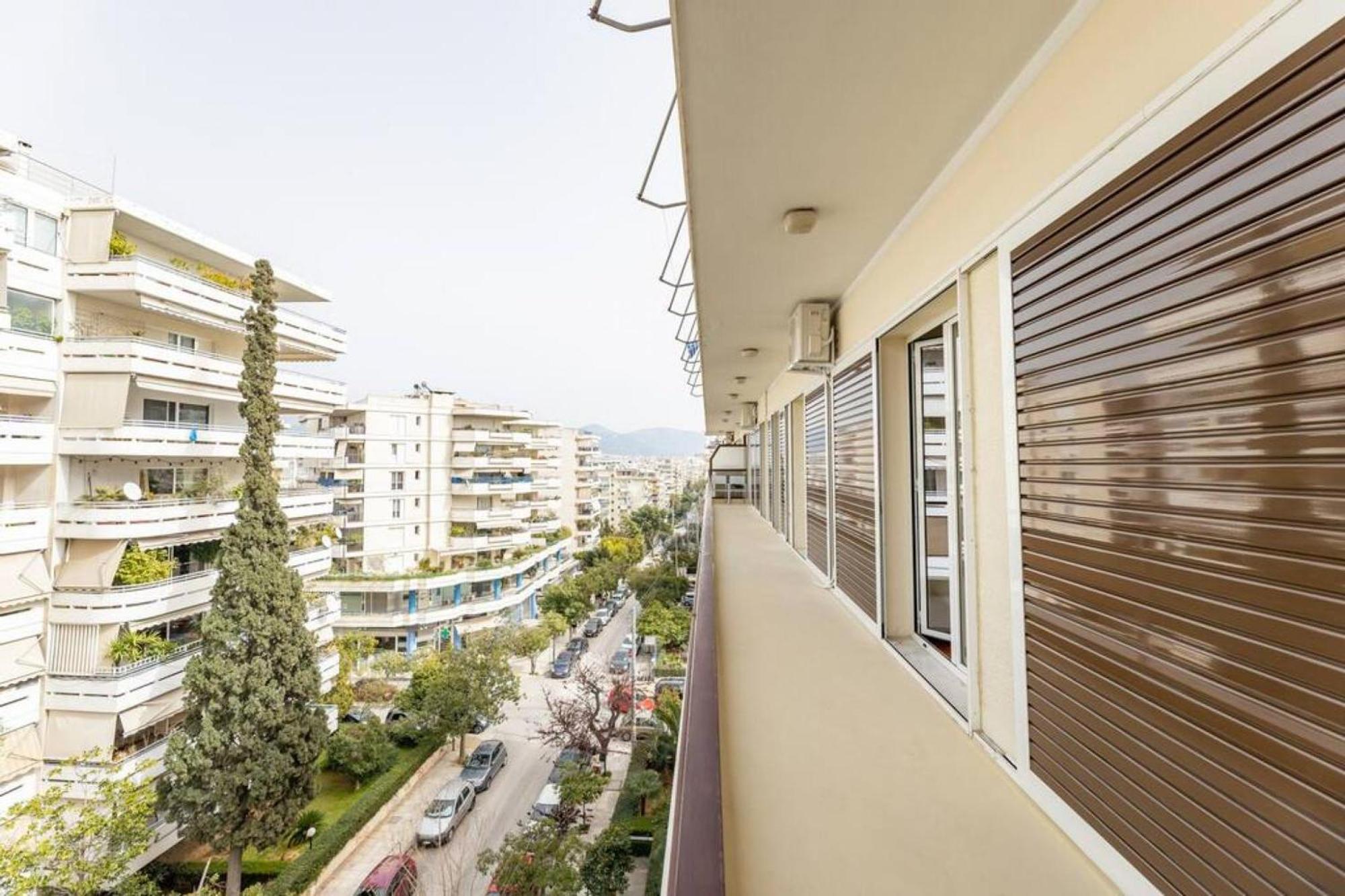 Amfitritis Family Lux Apartment At Palaio Faliro Athena Bagian luar foto